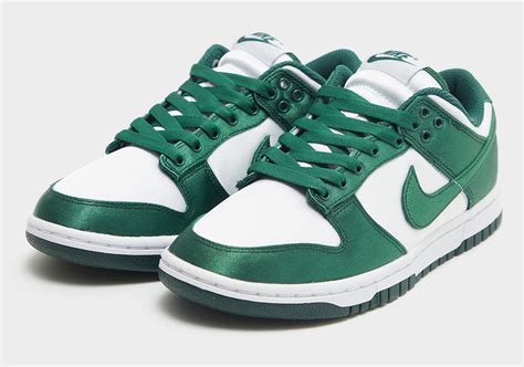 Nike Green. Nike.com